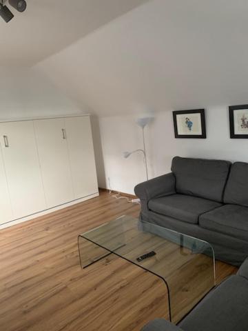 Zentrales Dachgeschossapartment In Leichligen ライヒリンゲン エクステリア 写真